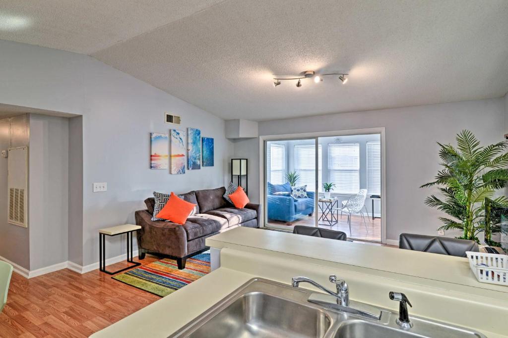 Updated Condo with Pool Access by Surfside Beach!