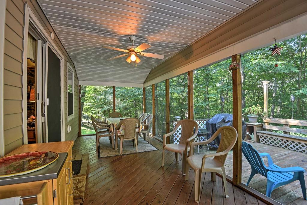 Peaceful Home with Deck Near Lake Wallenpaupack!