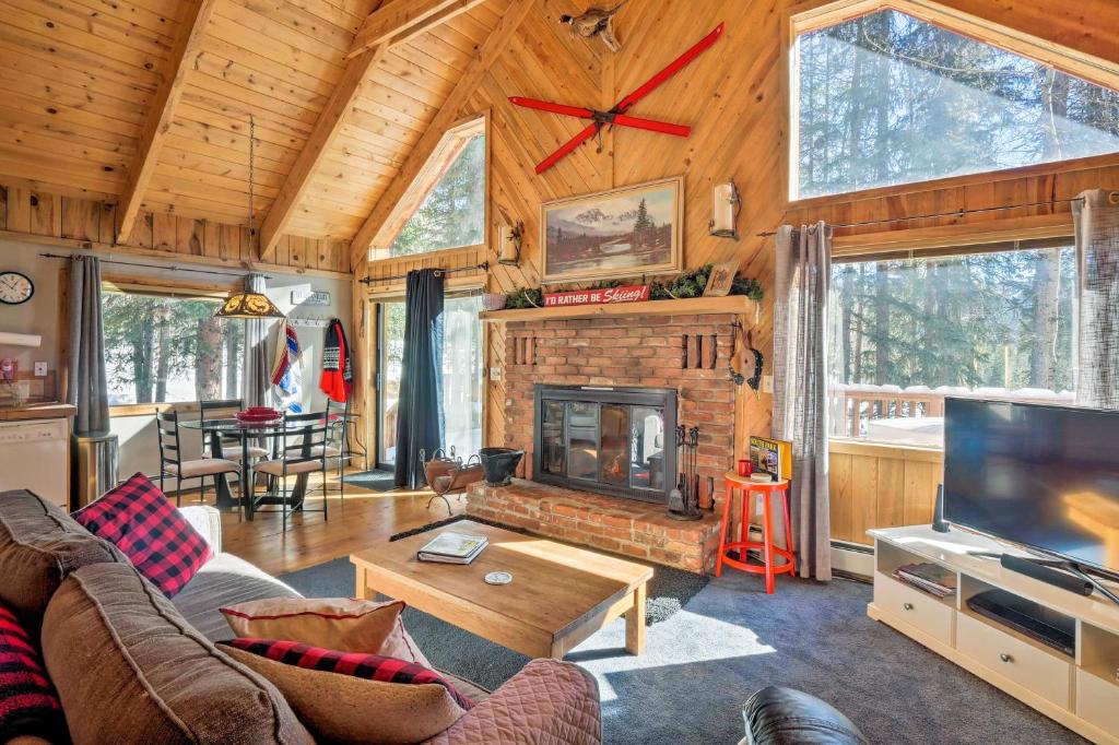 Alma Cloud 9 Cabin with Fireplace and Wooded Views!