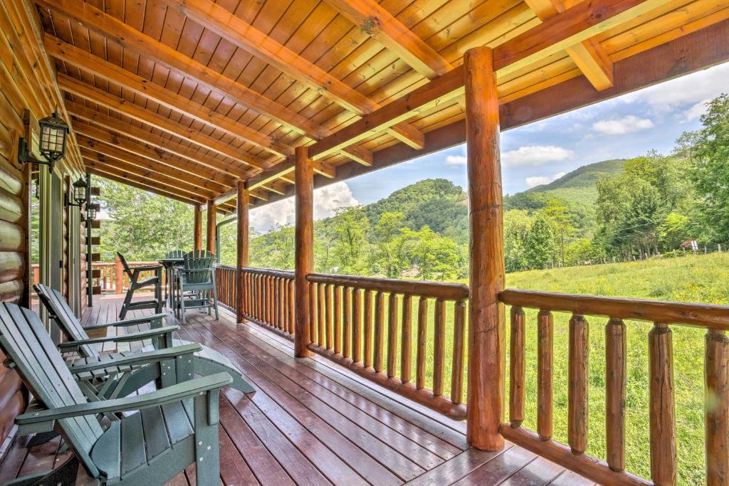 Maggie Valley Cabin with Private Hot Tub and Game Room!