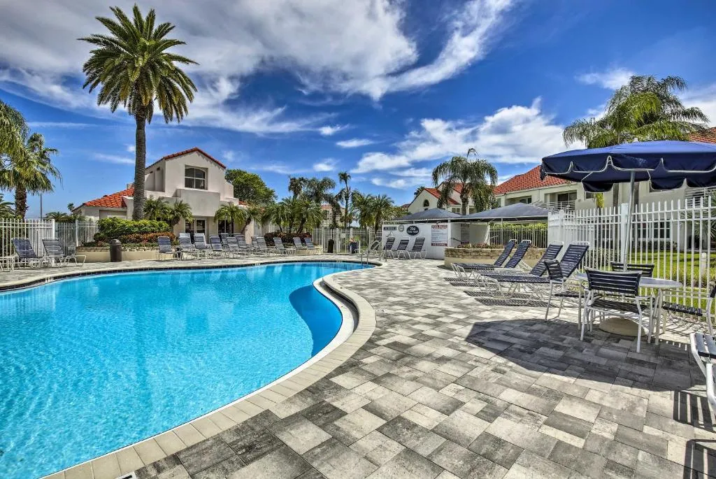St. Pete Condo w/Heated Pool - 3 Mi. to Beach, Kudrovo, United States