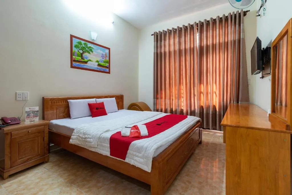 RedDoorz near Lotte Cinema Cong Hoa, Ho Chi Minh City, Vietnam