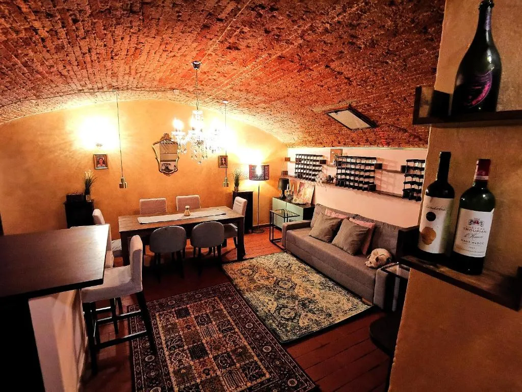 La Cave Rouge - Secret wine cellar in the center, Florența, Italia