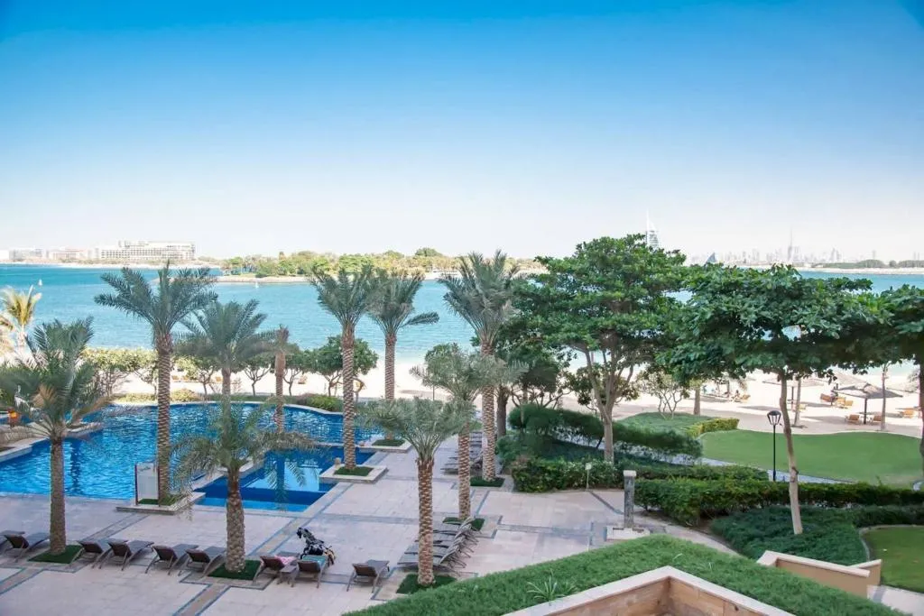 Houst Holiday Homes - Shoreline 1, Alantos, United Arab Emirates