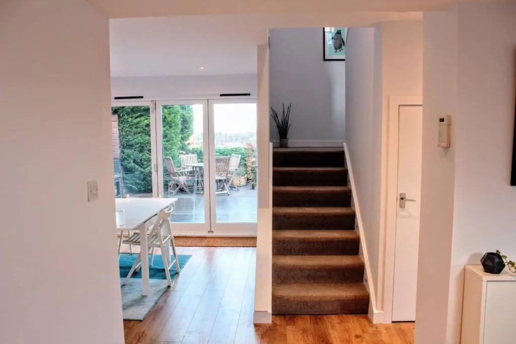 Beautiful Home With Castle Views and Garden and Parking, Edinburgh, United Kingdom