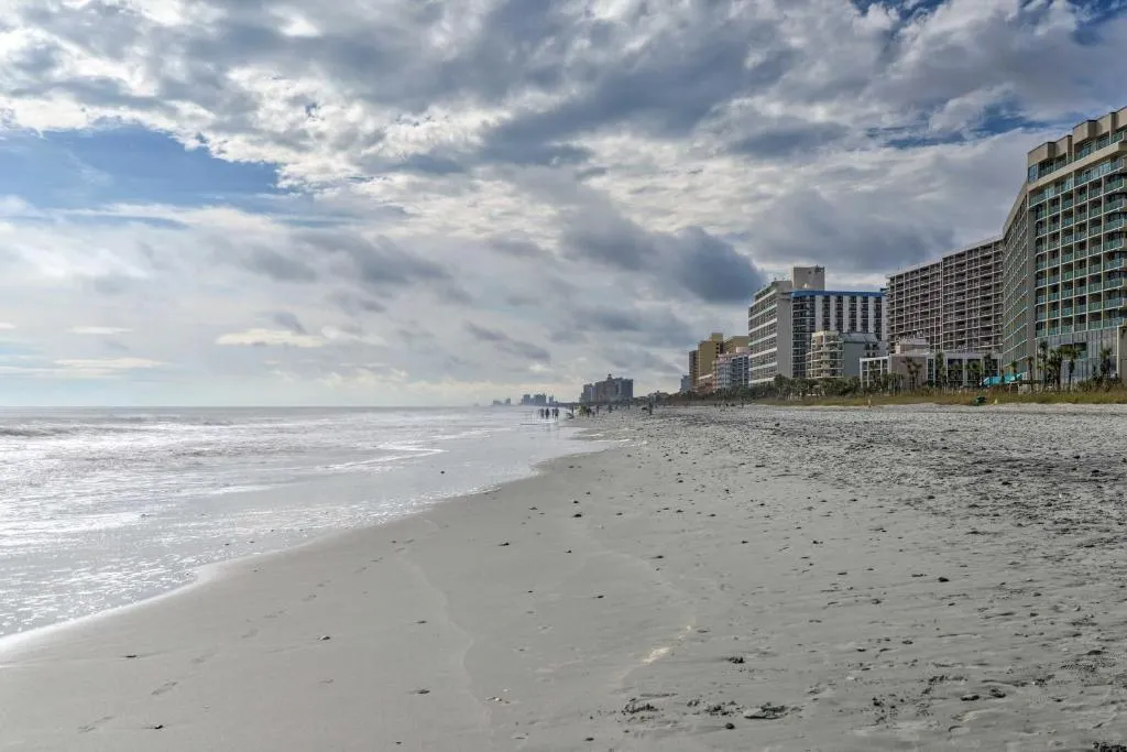 Myrtle Beach Condo with Pool 600 Feet to Beach!, Myrtle Beach, Statele Unite ale Americii