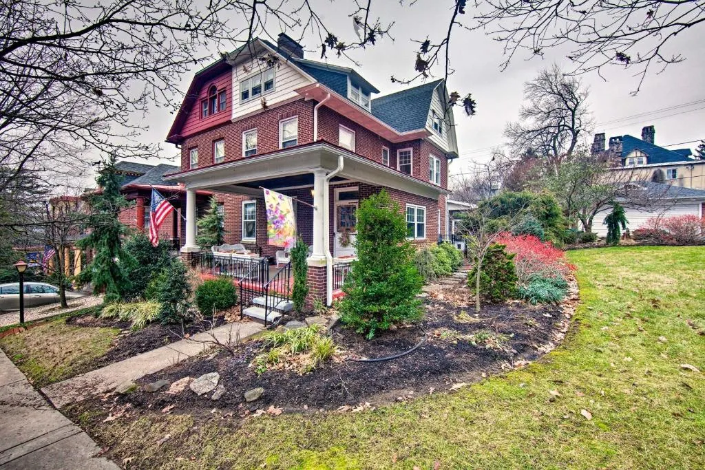 Spacious Reading Home with Patio - 2 Miles to Pagoda!, Reading, Statele Unite ale Americii