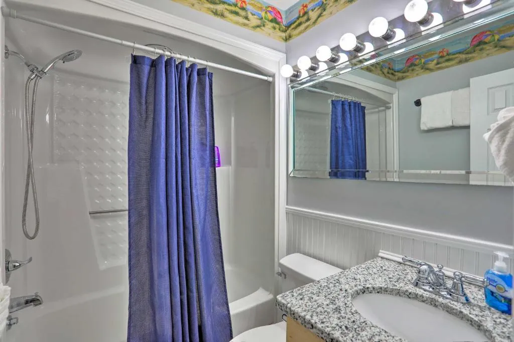 Beachfront Garden City Condo with Balcony and Pool, Myrtle Beach, Statele Unite ale Americii