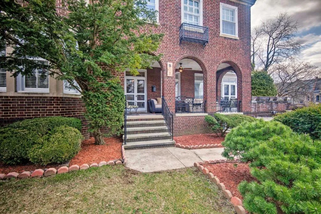 NEW-Reading Apt w/Patio Access ~1 Mi to The Pagoda, Reading, Statele Unite ale Americii