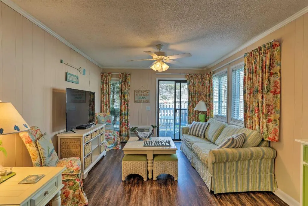 Cozy Myrtle Beach Resort Condo with Pool Access, Murrells Inlet (SC), United States