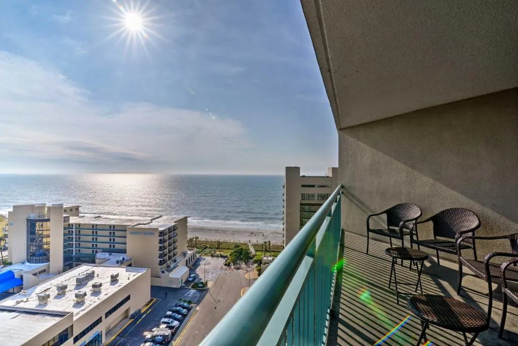 Myrtle Beach Retreat with Pool Access on Ocean Blvd!, Murrells Inlet (SC), United States