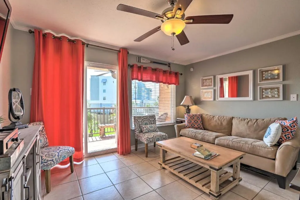 Galveston Getaway with Pool Access - Steps from Beach, Galveston (TX), United States