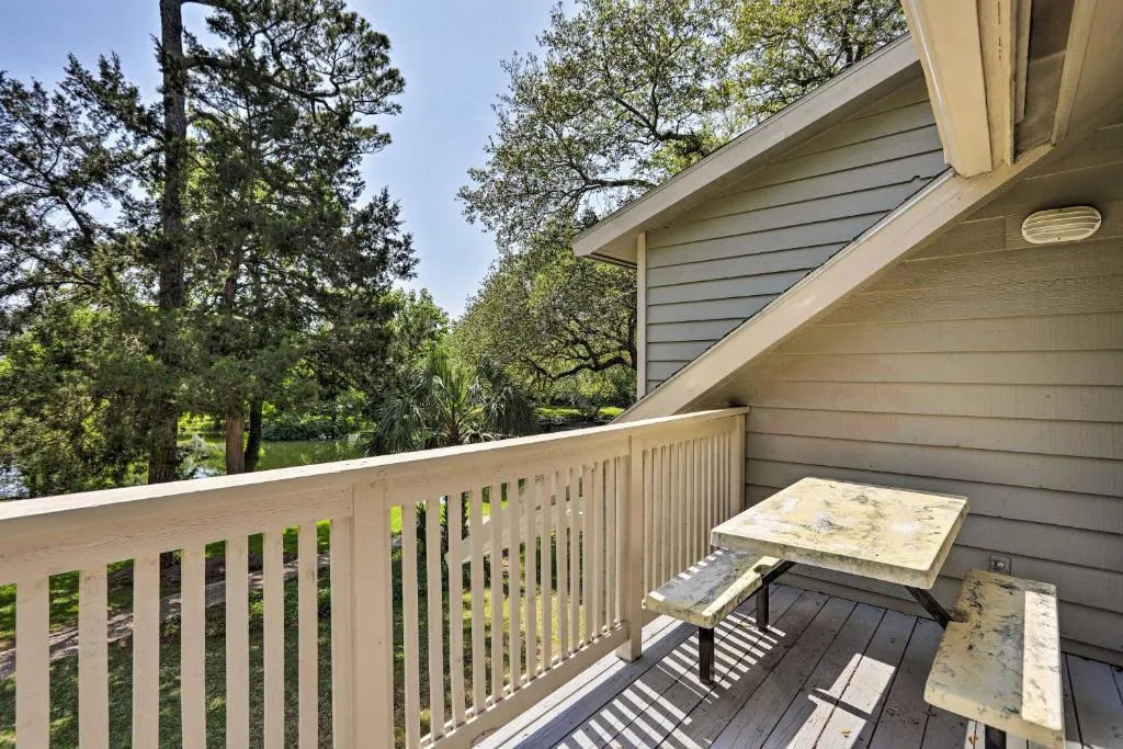 Lakefront Myrtle Beach Villa - Walk to Beach!, Murrells Inlet (SC), United States