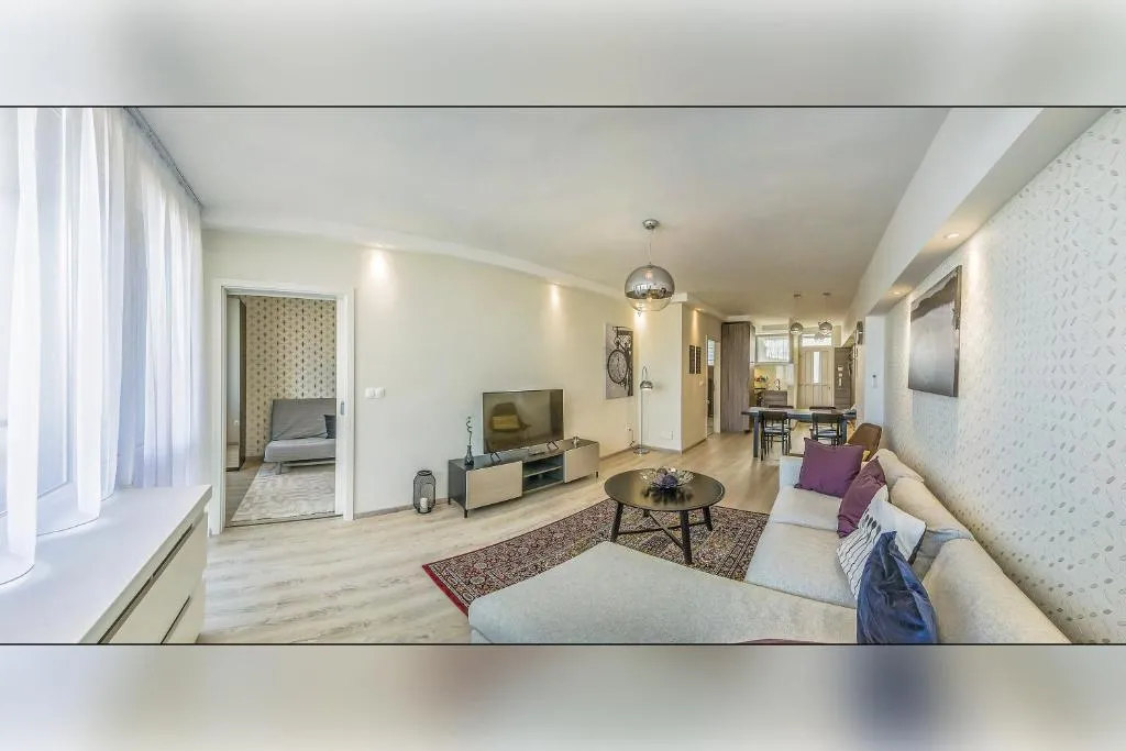 A modern downtown home with balcony at an iconic square, Budapesta, Ungaria