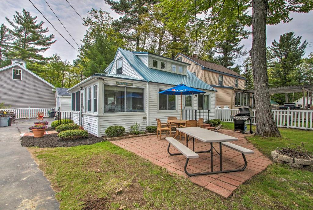 Sebago Lake Cottage with Patio and Beach Access!