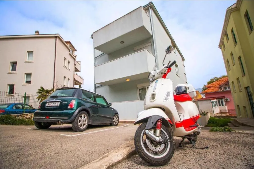 Apartments with a parking space Split - 17982, Split, Croatia