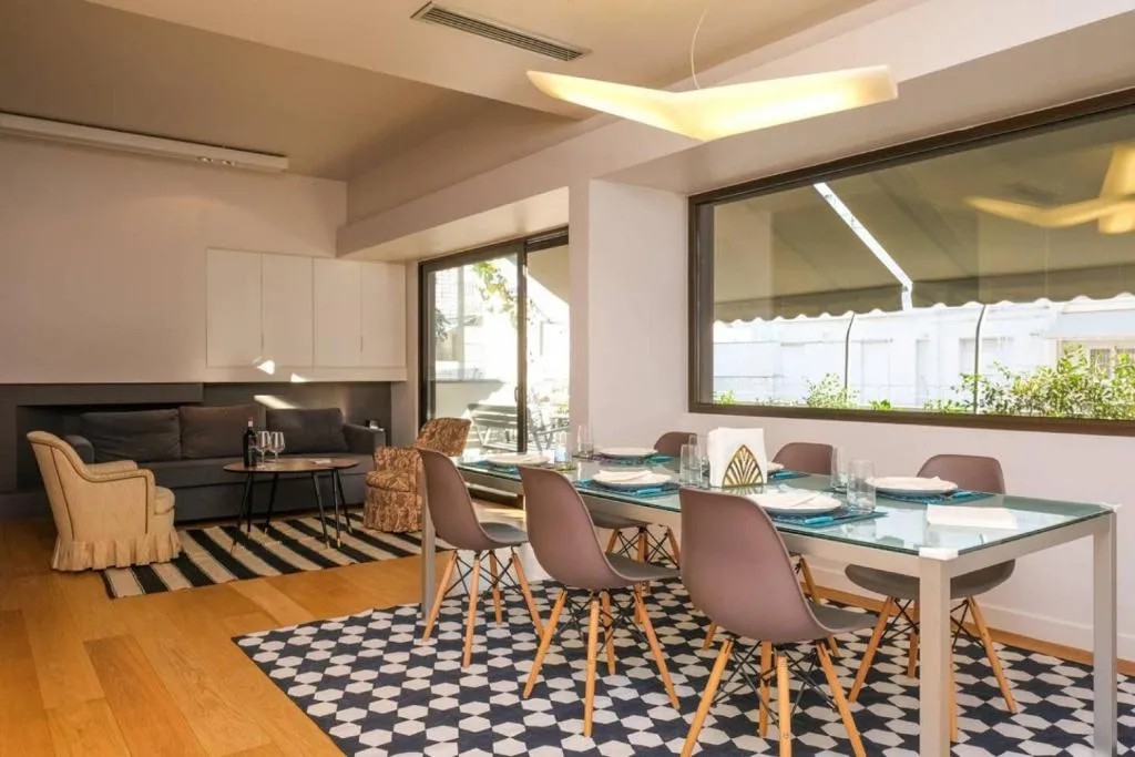 Urban Luxury homm Apt. in Deinokratous Str., Atena, Grecia
