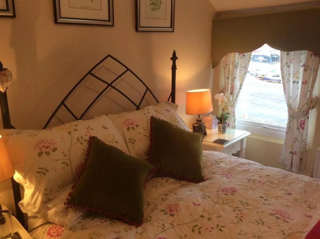 Abbey and Esk Bed and Breakfast, Whitby, Marea Britanie