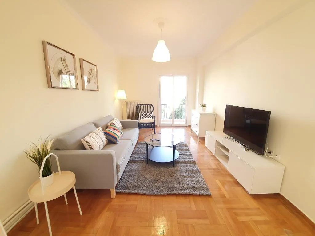 Romantic & quiet apartment, perfect for 2 guests, TV & Wifi, Athens, Greece