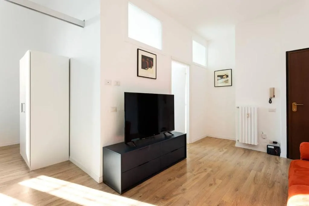 Spacious flat close to Fondazione Prada & Metro, Milano, Italia