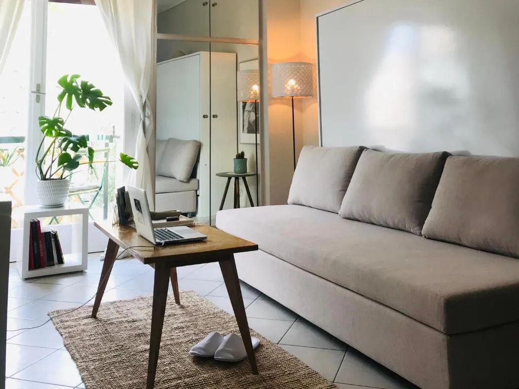 Live in Acropolis Studio on Pedestrian,Koukaki, Atena, Grecia