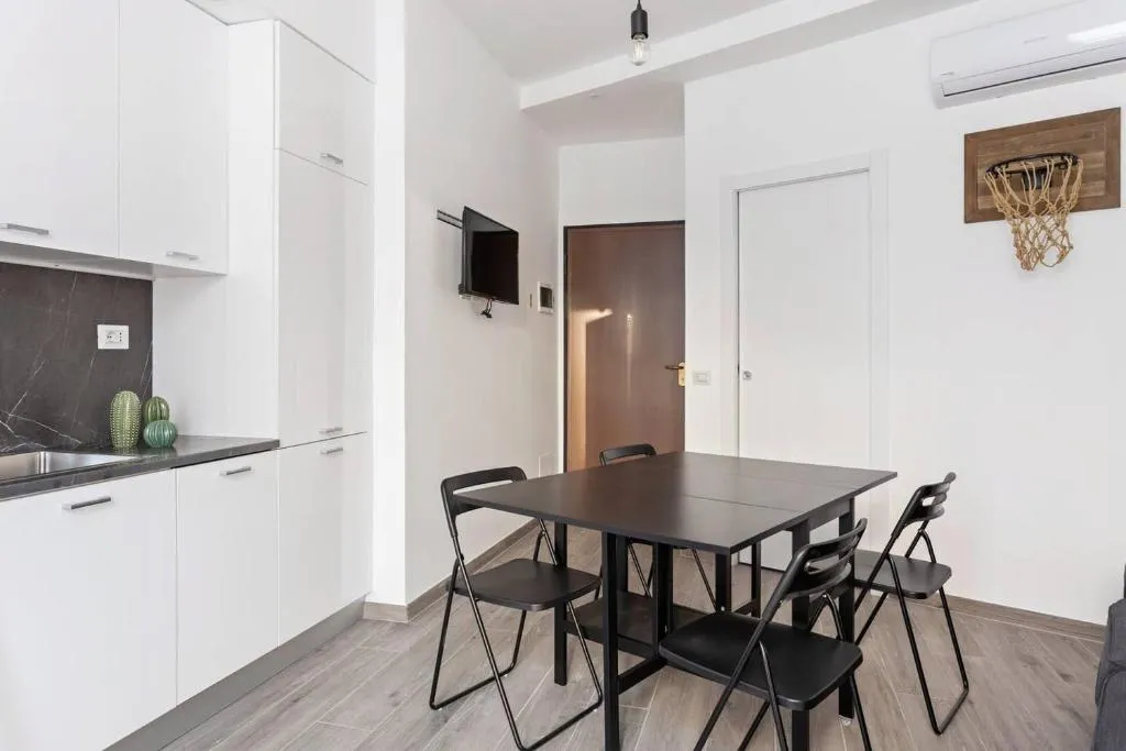 Modern and new flat in Duomo area, Comasina, Italy