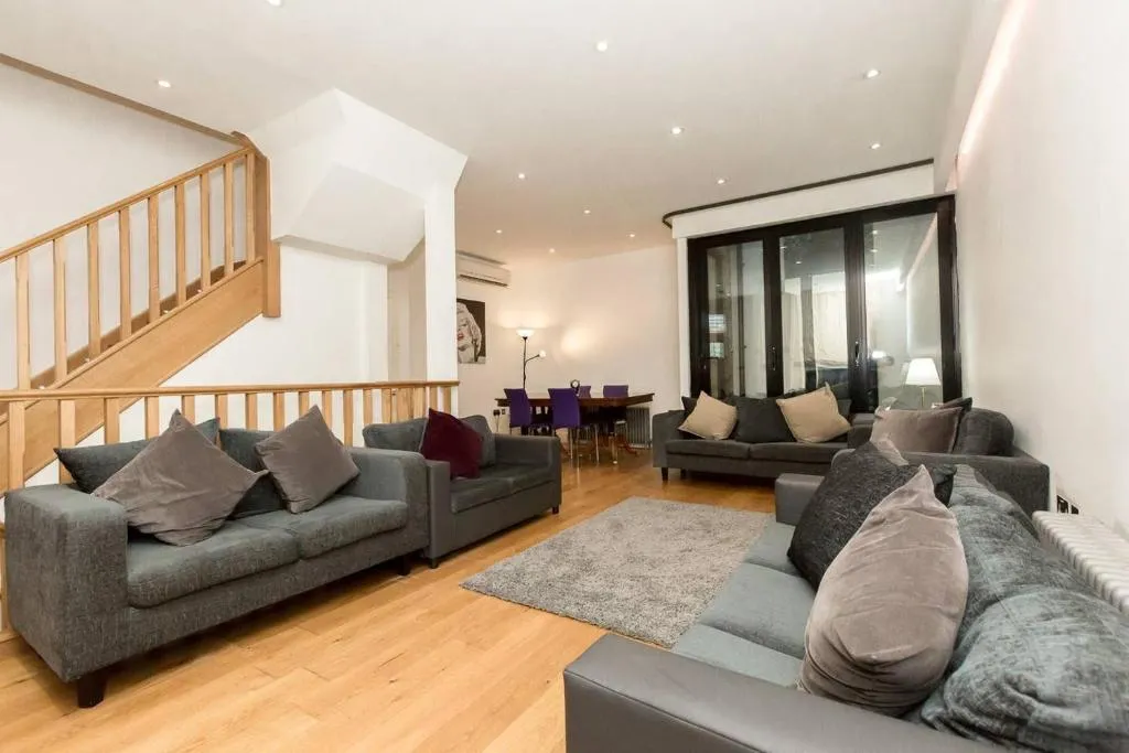 Gorgeous House In The Heart of Chelsea, Sleeps 7, Londra, Marea Britanie