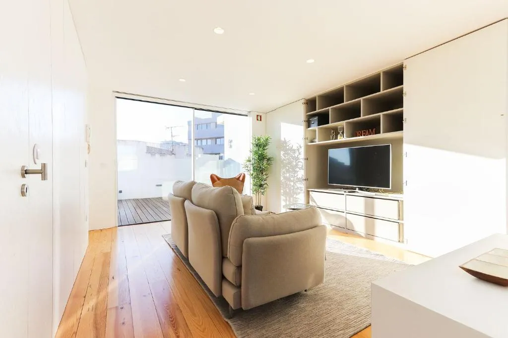 Marques de Pombal Duplex with Terrace by Homing, Amadora, Portugal