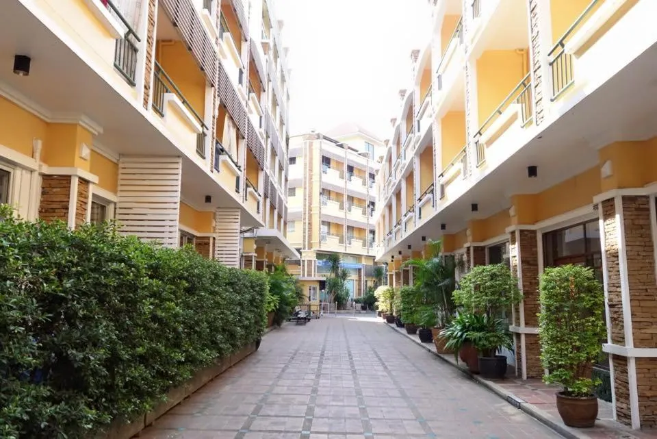 Paholyothin Park Place, Bangkok, Thailand