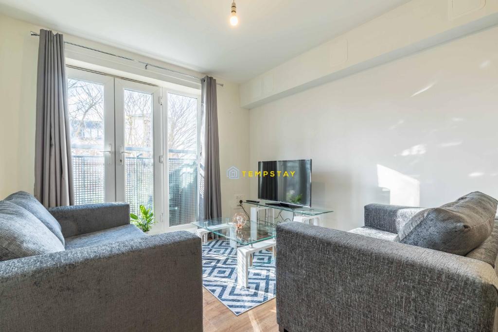 1 Bed Corporate stay-WALK TO STATION-LONDON 18 MIN