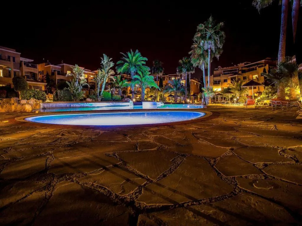 Limnaria Gardens Two Bed Apartment with Terrace and Pool Close to Beach, Paphos, Cyprus
