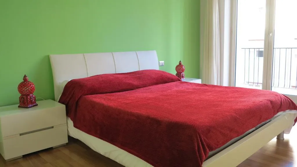 Laura House, Napoli, Italia
