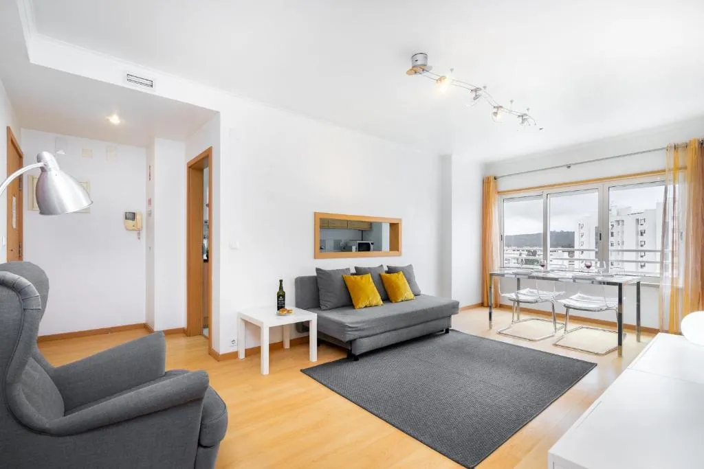 Lisboa, Cidade, Elegant Apartment with Parking, Free WIFI and Near Metro, by IG, Lisabona, Portugalia