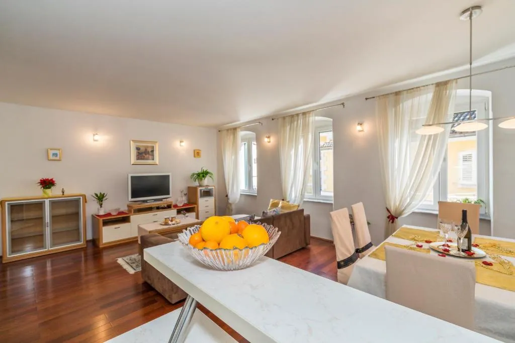Apartment OLD TOWN with CITY VIEW, Split, Croaţia