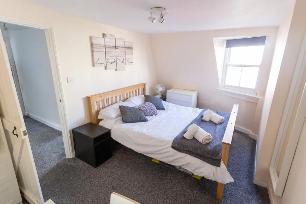 Ocean Apartment, 50 yds to Beach, Sleeps 10, Abbotsbury, United Kingdom