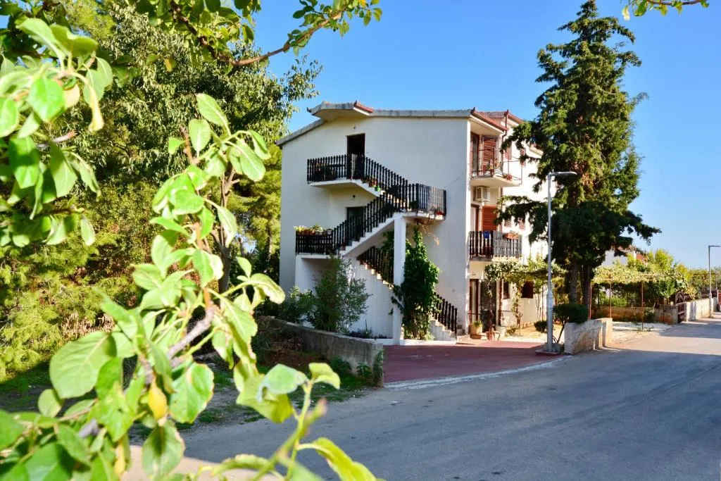 Apartmani Irena Ciovo, Centola, Croatia