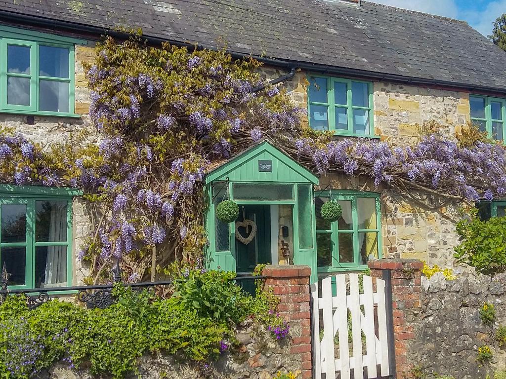 2 Wisteria Cottages, Chard