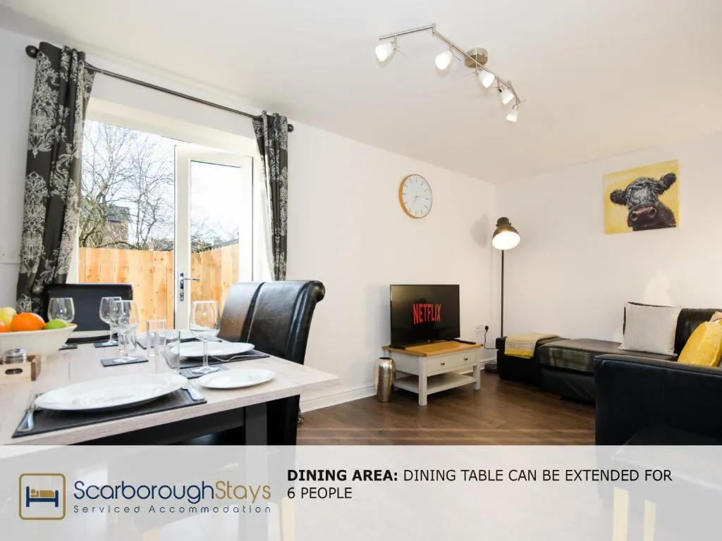 Hibernia Place, 3 bedroom Townhouse with PATIO & SEATING AREA - FREE PARKING, Scarborough, Marea Britanie