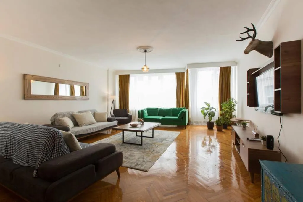 NOVA HOMES Spacious Flat with 3 Bedrooms & 2 Bathrooms! 2 mins to Taksim Square, Istanbul, Turkey