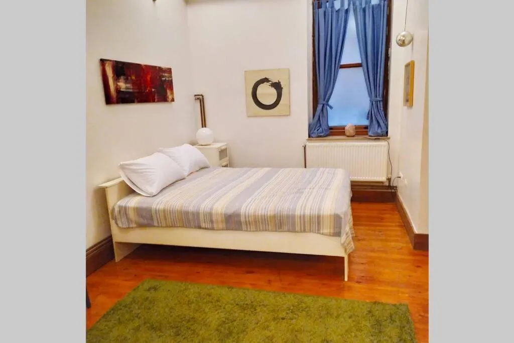 NOVA HOMES Modern 3 BR Apartment with Fresco Ceiling&AC 30 meters away from GALATA Tower, Istanbul, Turkey