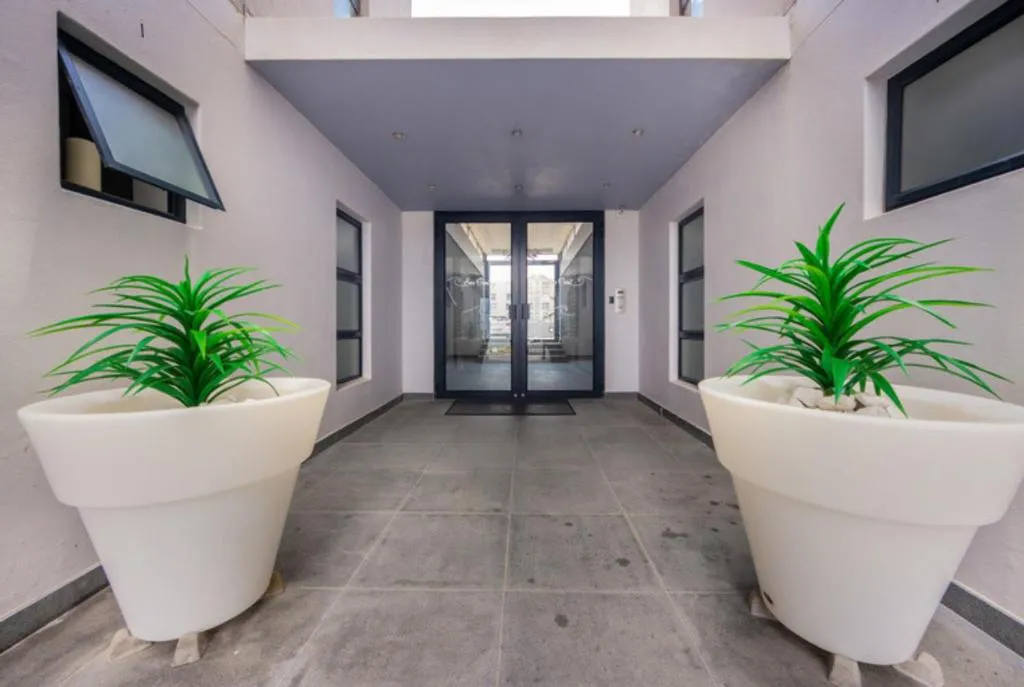 Seacrest Apartment - 3rd Floor Sea Views on the Beachfront, Cape Town, South Africa