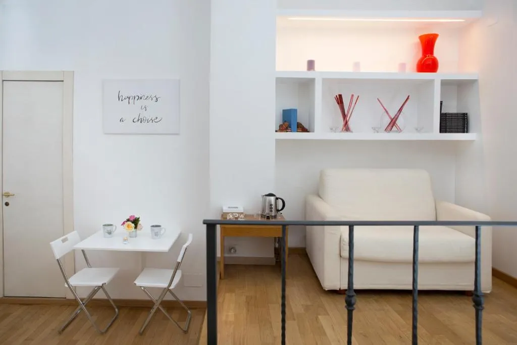 Cozy flat near Sant'Ambrogio - Univ. Cattolica, Comasina, Italy