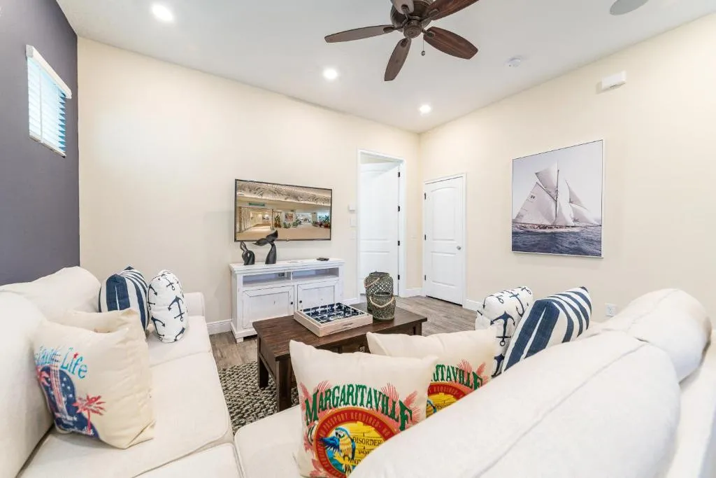 Radiant Cottage with Hotel Amenities, Near Disney at Margaritaville 8056LS, Orlando, Statele Unite ale Americii