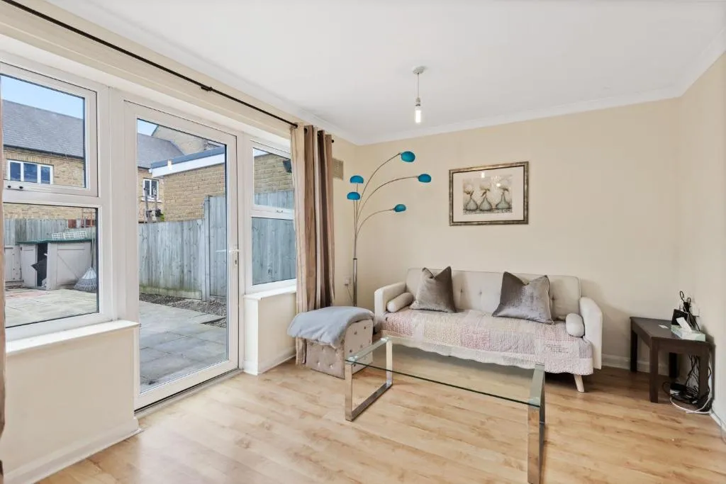 Super 2 Bedroom House near Canary Wharf, O2 Arena & London Excel for 5 people, London, United Kingdom