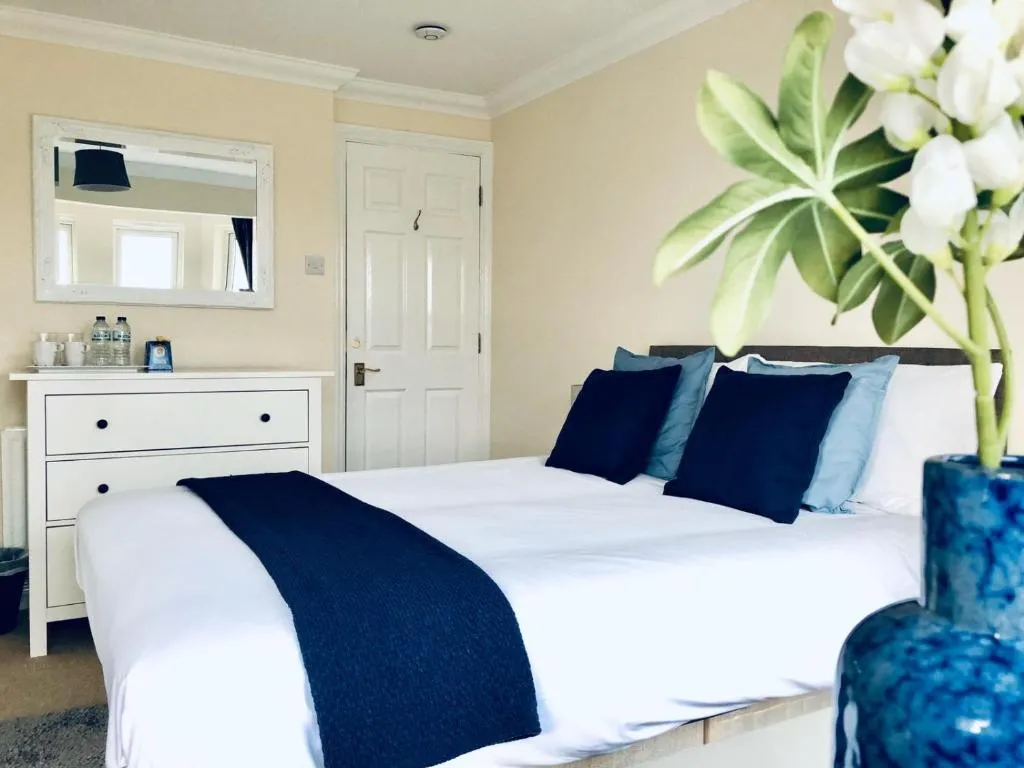 2 Bed 2 Bath Flat with Private Parking and 3 min to Tube, Londra, Marea Britanie