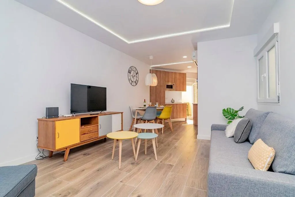 Bright apartment near Casa de Campo by Batuecas, Madrid, Spania