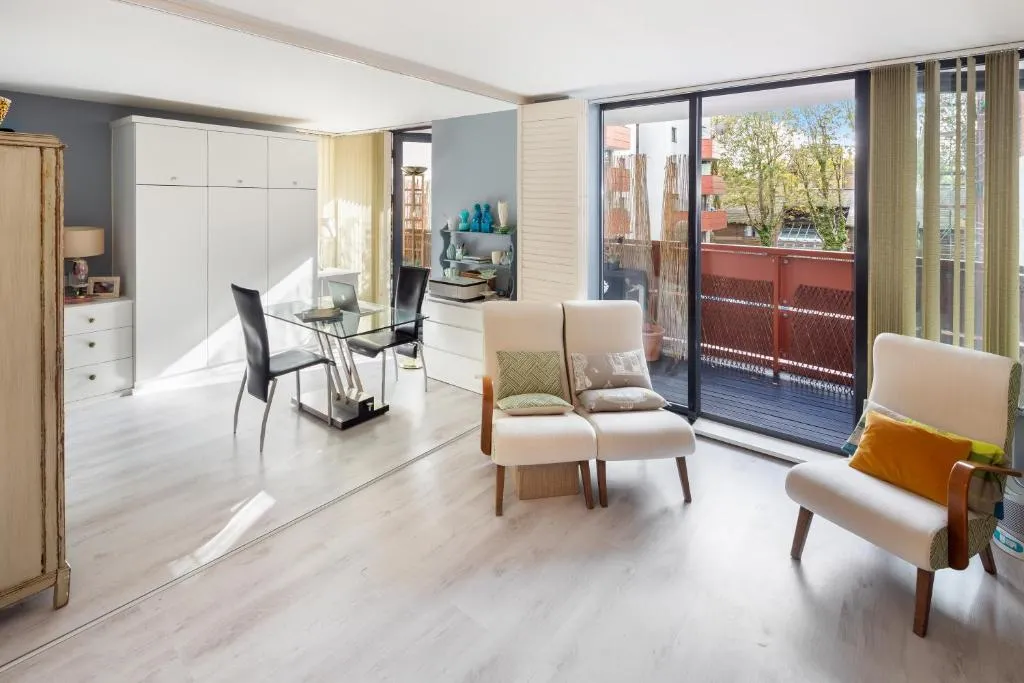 Contemporary 2-bed flat with Parking, London, United Kingdom