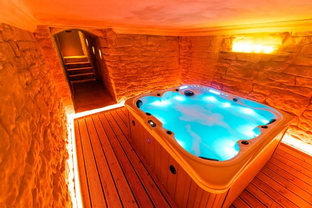 Luxury Georgian Villa with Hot Tub, Bath, Marea Britanie