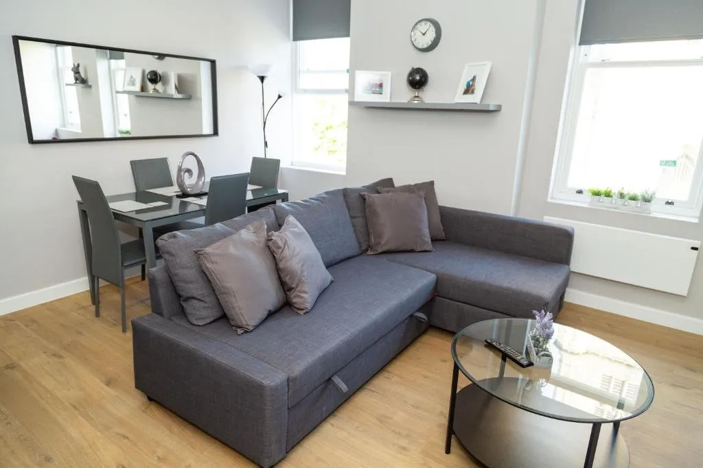 Serviced Apartment In Liverpool City Centre - St Luke's Building by Happy Days - Apt 1, Liverpool, Marea Britanie