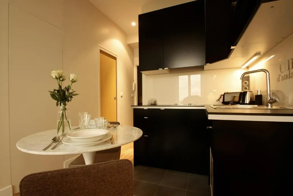 102201 - A charming setting for 4 people in Montorgueil, Paris, France